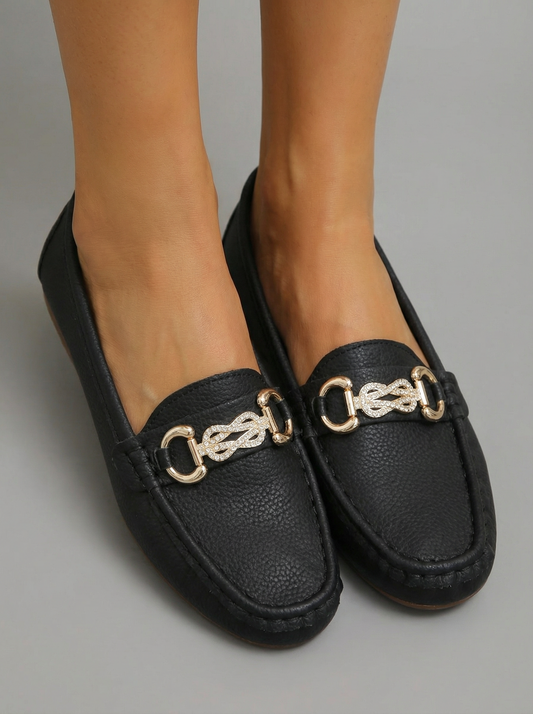 Aura – Loafer con Catena e Suola Flessibile